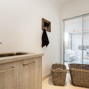 ALUMINUM VENETIAN BLINDS (7)
